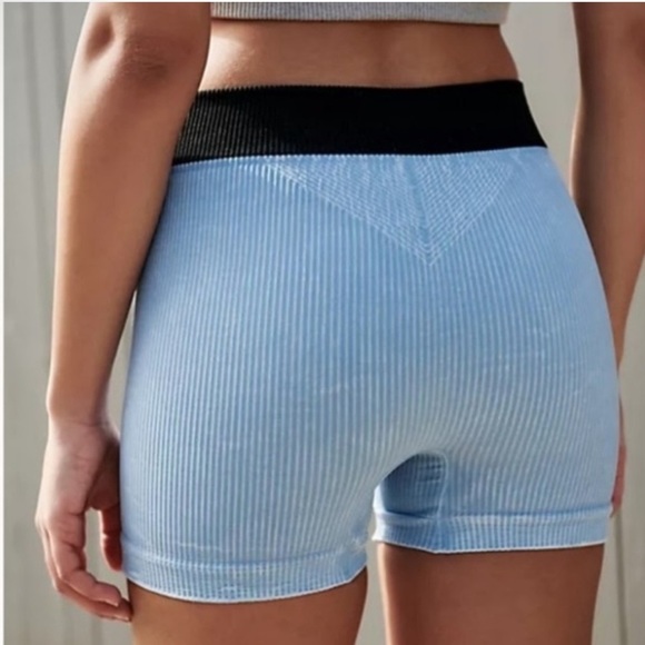 FREE People Movement Seamless Shorts Vintage Clear Skies M/L NWT - Picture 2 of 7
